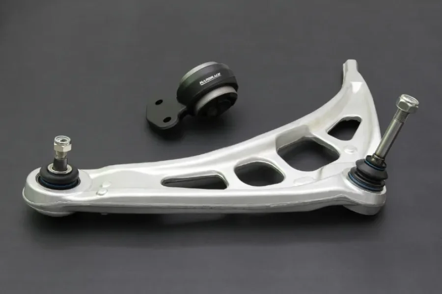 Hardrace Front Lower Control Arm, référence 6850-S