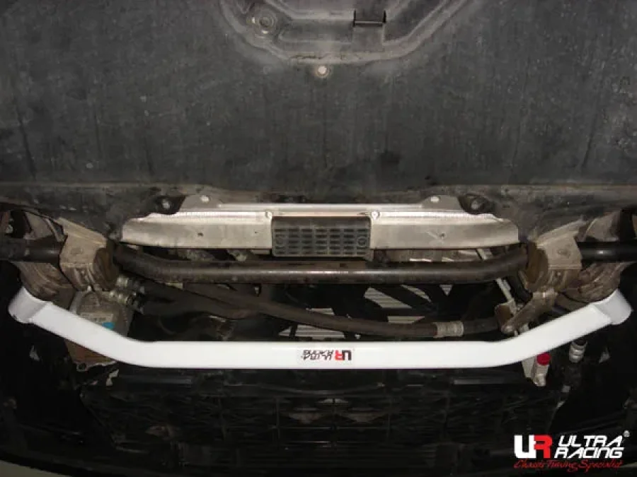 Ultra Racing BMW 5-Series E60 530 UltraRacing 2-Point Front Lower Tiebar, référence LA2-539