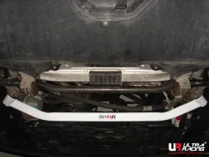 Ultra Racing BMW 5-Series E60 530 UltraRacing 2-Point Front Lower Tiebar, référence LA2-539