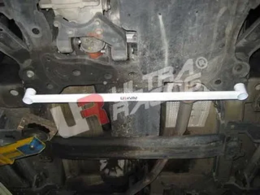 Ultra Racing Suzuki Grand Vitara J20A UltraRacing Front Lower Tiebar, référence LA2-572