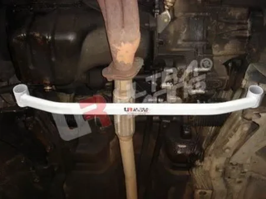 Ultra Racing Suzuki Swift 89-94 UltraRacing 2-Point Front Lower Tiebar, référence LA2-634