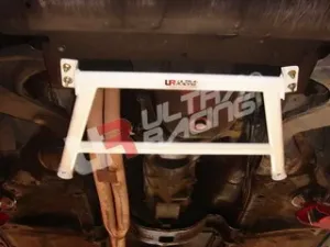 Ultra Racing Volvo 240 UltraRacing 4-Point Front Lower Brace, référence LA4-285