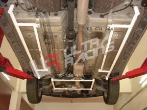 Ultra Racing Mitsubishi EVO 7/8/9 UltraRacing 4-Point Front Lower H-Brace, référence LA4-310