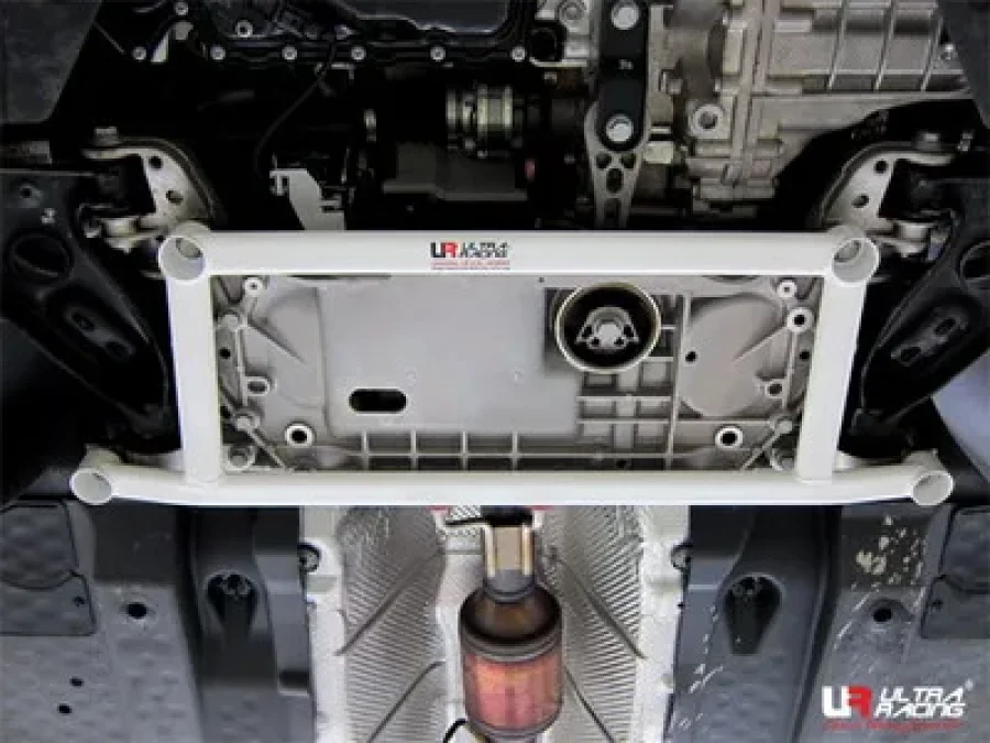 Ultra Racing VW Golf 5/6 GTI/R32/R36 /Scirocco UltraR 4-Point Front Brace, référence LA4-1192