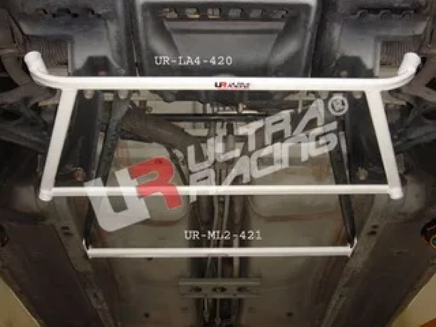 Ultra Racing Toyota MR2/MRS 01-03 UltraRacing 4-Point Front Lower Brace, référence LA4-420