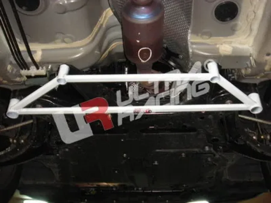 Ultra Racing Mitsubishi Lancer 07+ /Sportback Ultra-R 4P Front H-Brace, référence LA4-442