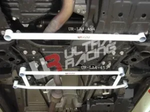 Ultra Racing Toyota RAV4 2.4 06+ UltraRacing 4-Point Front Lower Brace, référence LA4-453