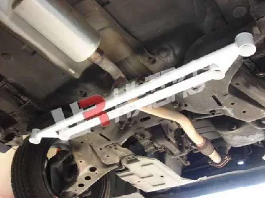 Ultra Racing Kia Picanto Auto UltraRacing 4-Point Front Lower Brace, référence LA4-464