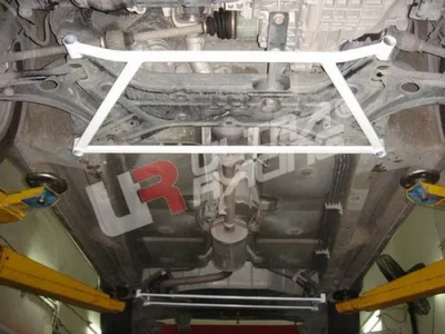 Ultra Racing Mitsubishi Colt 05+ 3/5D Ultra-R 4-Point Front Lower Brace, référence LA4-544