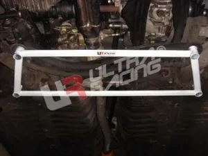 Ultra Racing Mazda 323F BA 94-98 UltraRacing 4-Point Front Lower Brace, référence LA4-553