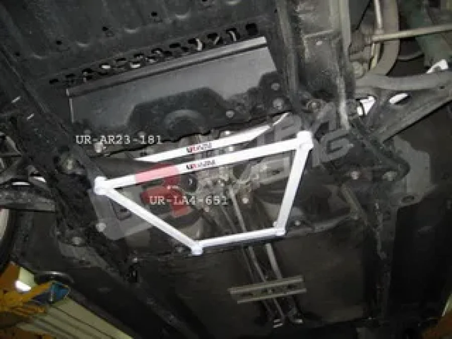 Ultra Racing Toyota MR2/MRS 04-07 UltraRacing 4-Point Front Lower Brace, référence LA4-651