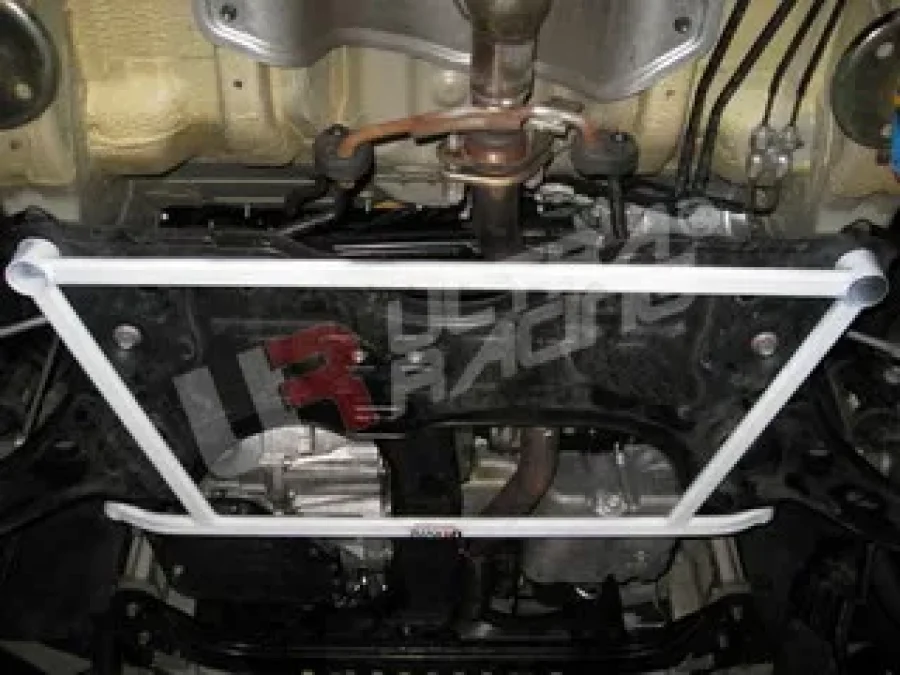 Ultra Racing Suzuki SX4 HB/Sedan UltraRacing 4-Point Front Lower Brace, référence LA4-701