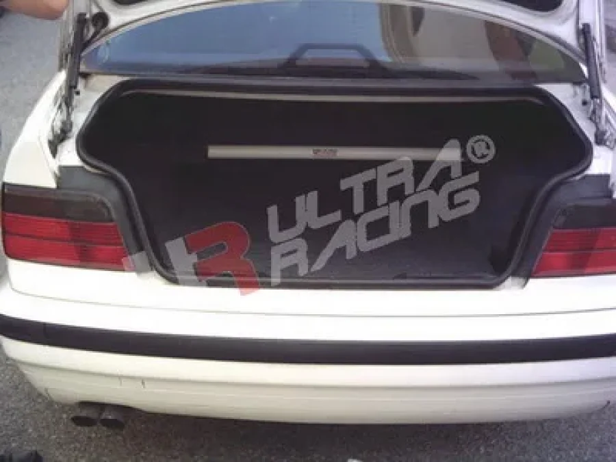 Ultra Racing BMW 3-Series E36 91-98 UltraRacing Rear Upper Strutbar, référence RE2-072