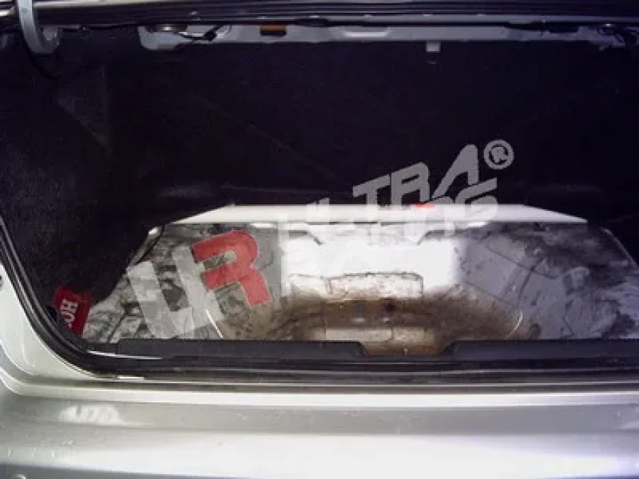 Ultra Racing Honda Civic 01-05 2/4D Ultra-R Rear Upper Strutbar 081, référence RE2-081
