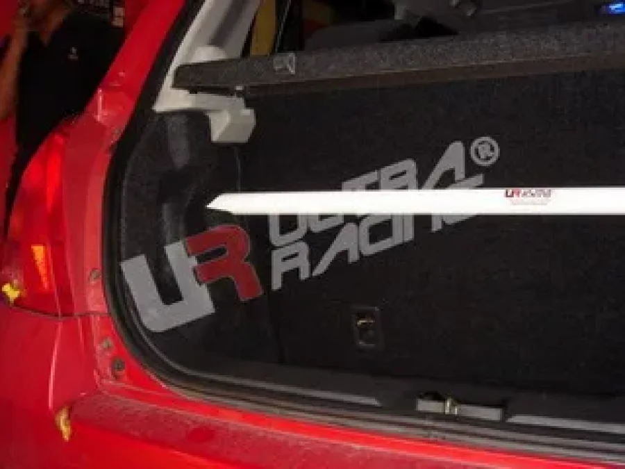 Ultra Racing Suzuki Swift 05-09 UltraRacing 2-Point Rear Upper Strutbar, référence RE2-222