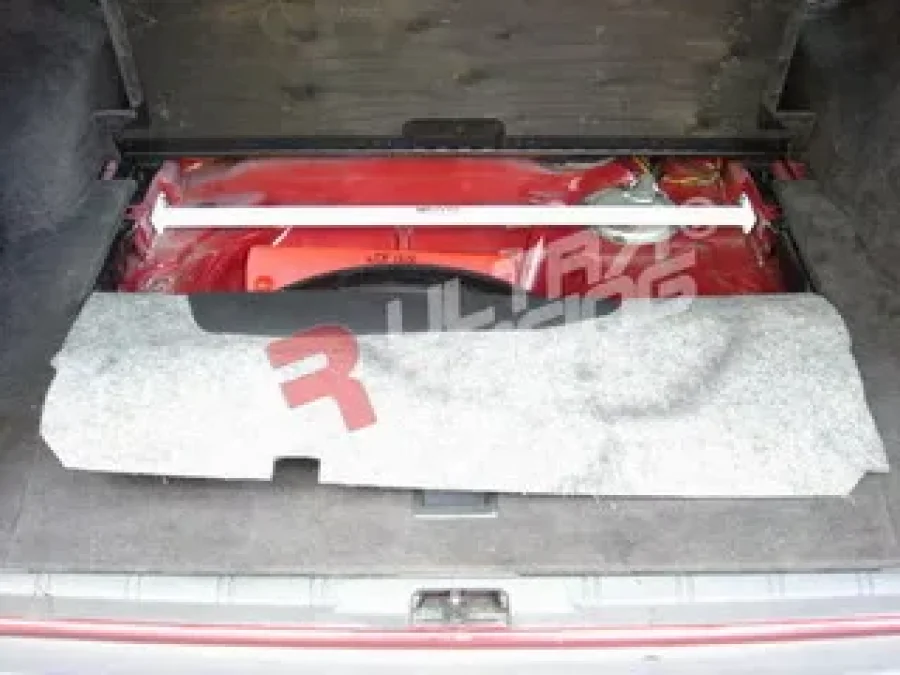 Ultra Racing Volvo 850 Turbo Wagon UltraRacing Rear Upper Strutbar 355, référence RE2-355
