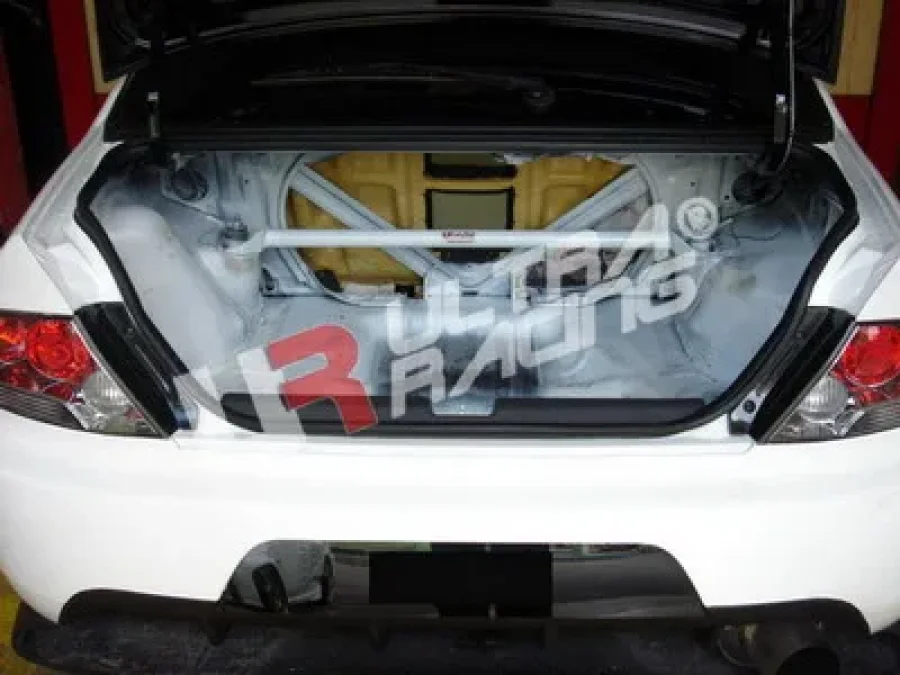 Ultra Racing Mitsubishi EVO 7/8/9 UltraRacing 2-Point Rear Upper Strutbar, référence RE2-396