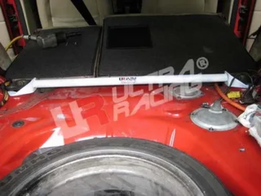 Ultra Racing Volvo 850 Turbo 4D / C70 91-05 Ultra-R Rear Upper Strutbar, référence RE2-542