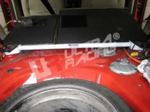 Ultra Racing Volvo 850 Turbo 4D / C70 91-05 Ultra-R Rear Upper Strutbar, référence RE2-542