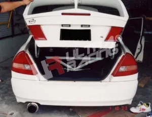 Ultra Racing Mitsubishi Lancer 96-99 Ultra-R 3-Point Rear Upper Strutbar, référence RE3-004