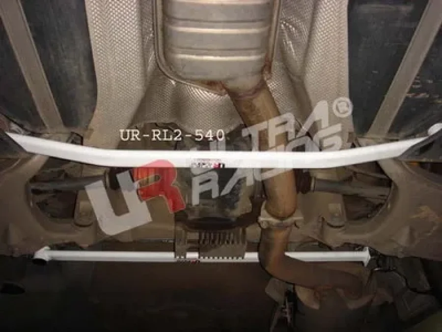 Ultra Racing BMW 5-Series E60 530 UltraRacing 2-Point Rear Lower Bar 540, référence RL2-540