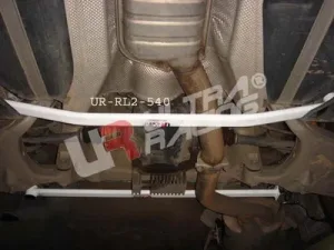 Ultra Racing BMW 5-Series E60 530 UltraRacing 2-Point Rear Lower Bar 540, référence RL2-540