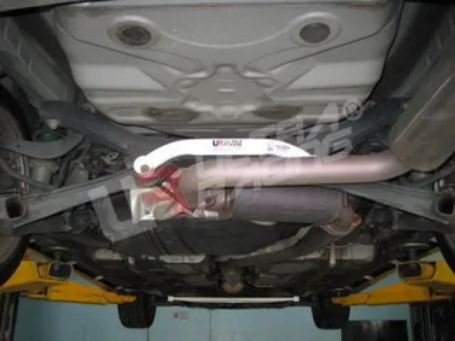 Ultra Racing Toyota Celica T23 00+ UltraRacing 2-Point Rear Lower Tiebar, référence RL2-583