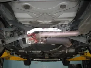 Ultra Racing Toyota Celica T23 00+ UltraRacing 2-Point Rear Lower Tiebar, référence RL2-583
