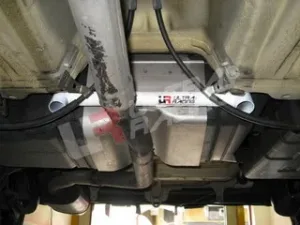 Ultra Racing Suzuki SX4 HB/Sedan UltraRacing 2-Point Rear Lower Tiebar, référence RL2-702