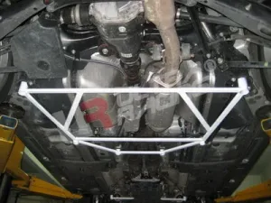 Ultra Racing Lexus IS250/350/IS F 05-09 Ultra-R 6P Rear Lower Brace 670, référence RL6-670