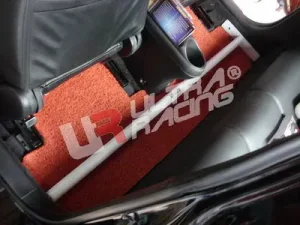 Ultra Racing Honda Civic 01-05 2/4D UltraRacing 2-Point Room Bar, référence RO2-205A