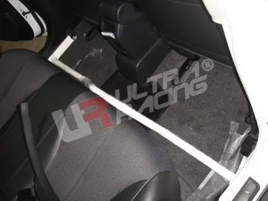 Ultra Racing Toyota Celica T23 00+ UltraRacing 2-Point Room Bar, référence RO2-582A