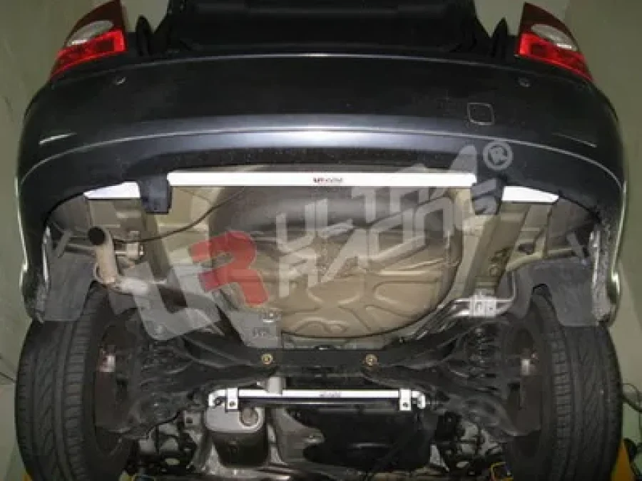 Ultra Racing Ford Focus MK2 1.6/2.0 UltraRacing 2-Point Rear Torsion Bar, référence RT2-628
