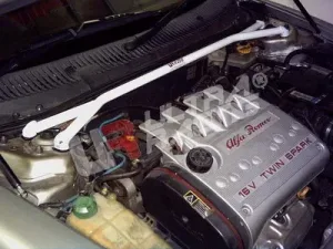 Ultra Racing Alfa Romeo 156 UltraRacing 2-Point Front Upper Strutbar, référence TW2-119