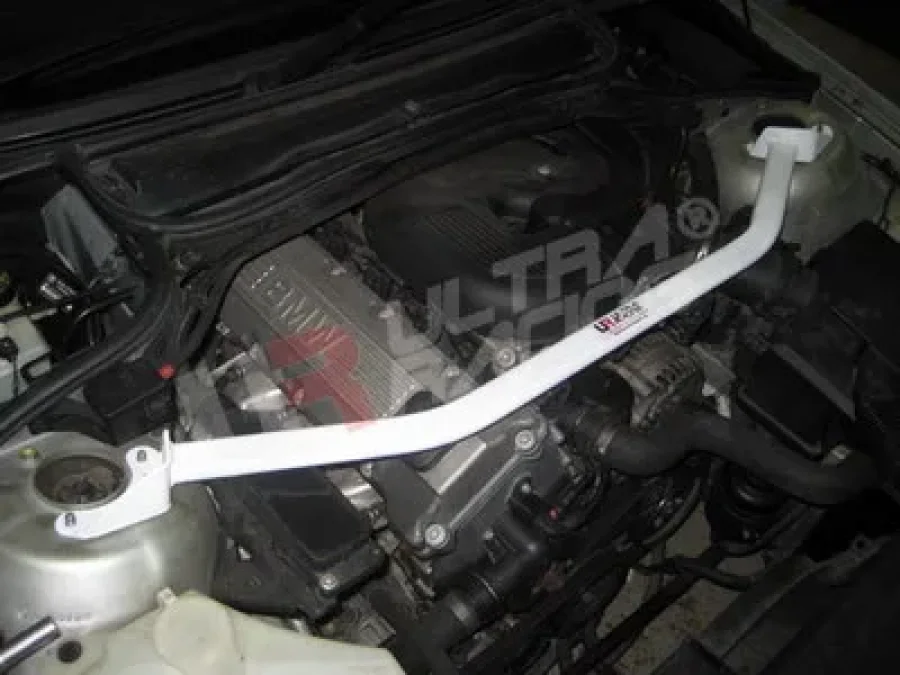 Ultra Racing BMW 3-Series E46 318 1.9 99-01 Ultra-R Front Upper Strutbar, référence TW2-176