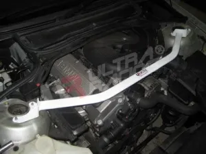 Ultra Racing BMW 3-Series E46 318 1.9 99-01 Ultra-R Front Upper Strutbar, référence TW2-176