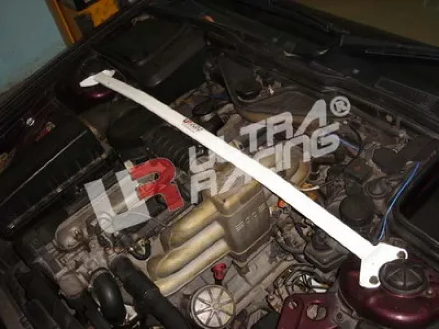 Ultra Racing BMW 7-Series E32 UltraRacing 2-Point Front Upper Strutbar, référence TW2-178