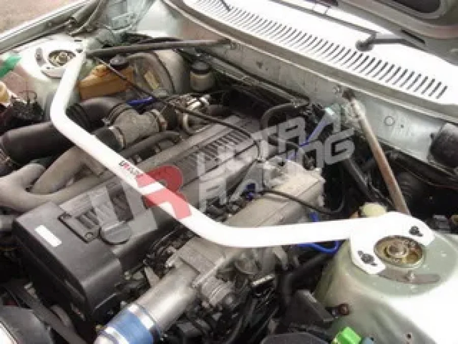 Ultra Racing Volvo 240 UltraRacing 2-Point Front Upper Strutbar, référence TW2-232