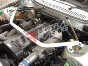 Ultra Racing Volvo 240 UltraRacing 2-Point Front Upper Strutbar, référence TW2-232