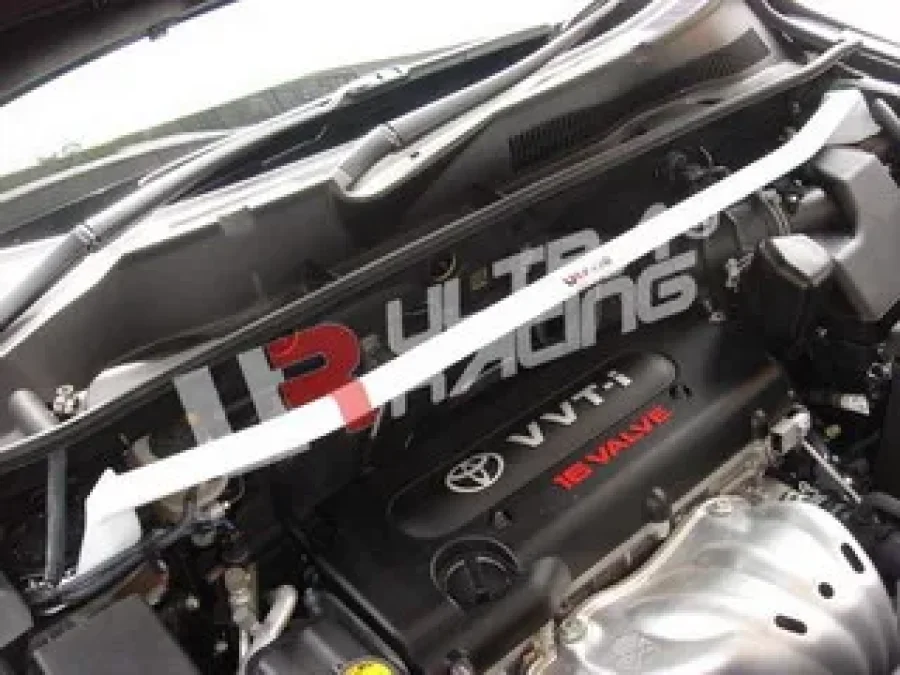 Ultra Racing Toyota RAV4 2.2/2.4 06+ UltraRacing Front Upper Strutbar, référence TW2-452