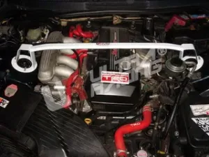 Ultra Racing Lexus IS200 (4-cyl) UltraRacing 2-Point Front Upper Strutbar, référence TW2-470