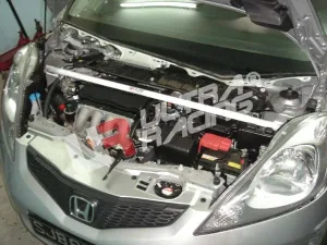 Ultra Racing Honda Jazz/Fit 08+ UltraRacing 2-Point Front Upper Strutbar, référence TW2-502