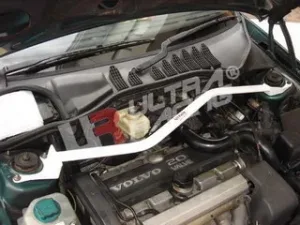 Ultra Racing Volvo 850 Turbo 4D/Wagon OBD-2 Ultra-R Front Upper Strutbar, référence TW2-530