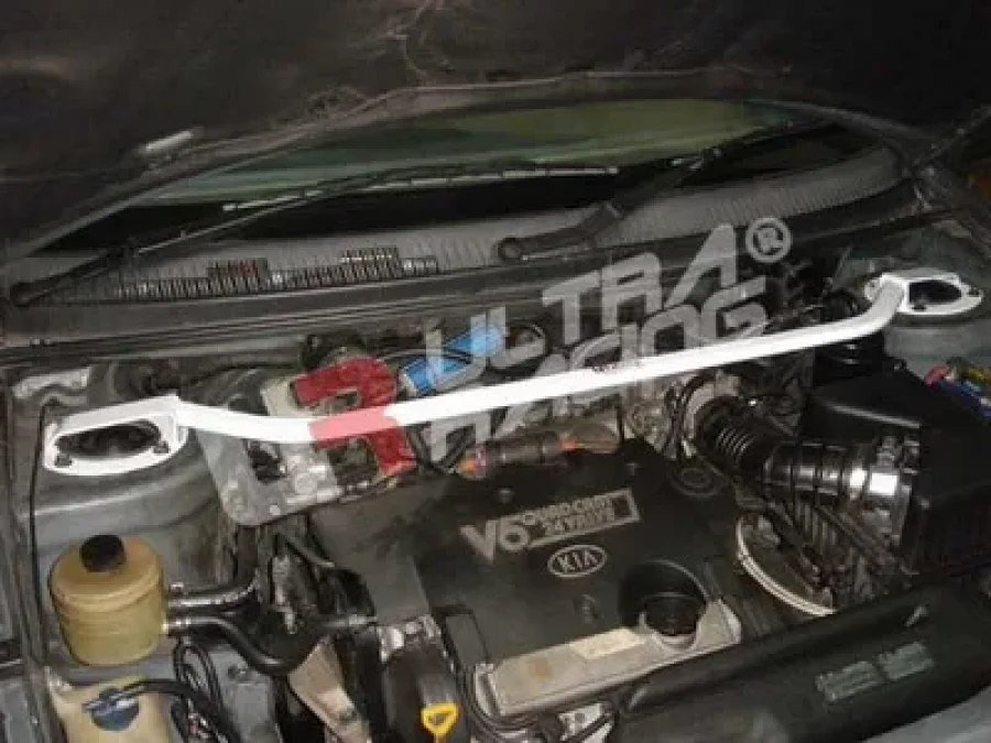 Ultra Racing Kia Carnival 98-05 UltraRacing 2-Point Front Upper Strutbar, référence TW2-561