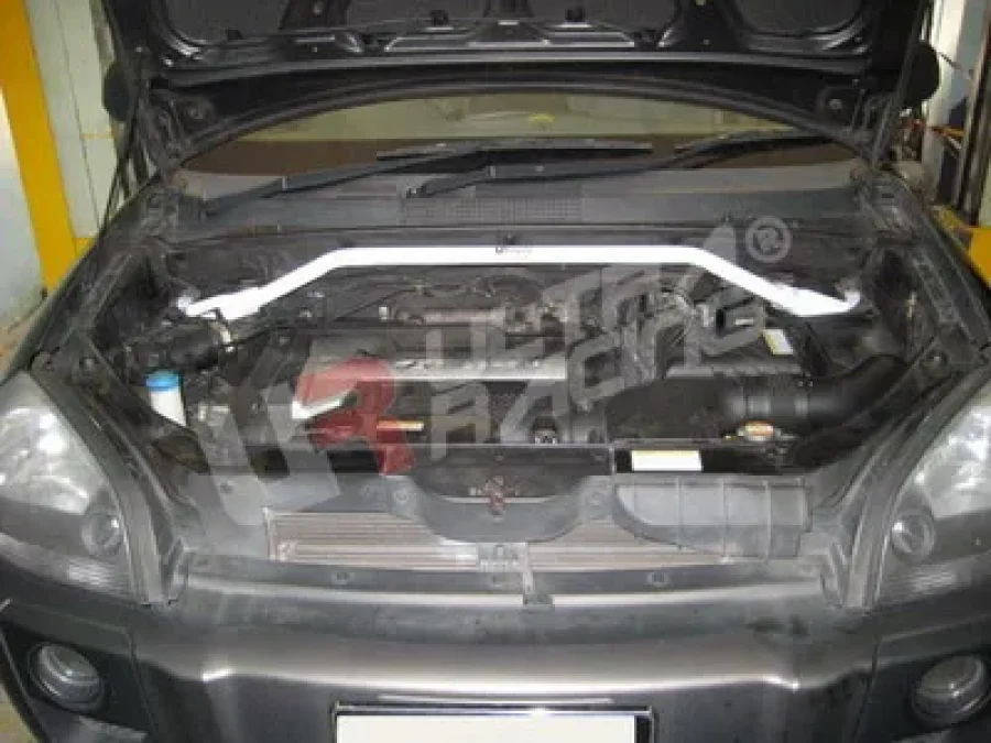 Ultra Racing Hyundai Tucson 05-09 UltraRacing Front Upper Strutbar, référence TW2-654
