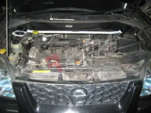Ultra Racing Nissan X Trail 01-07 2.0 T30 Ultra-R Front Upper Strutbar, référence TW2-695