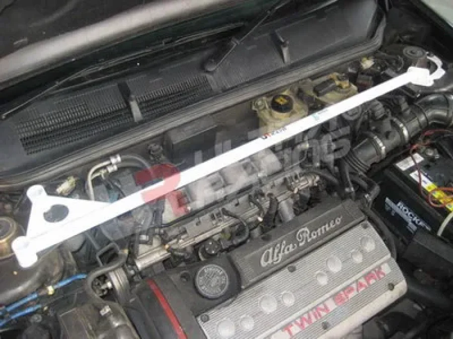 Ultra Racing Alfa Romeo 146 UltraRacing 2-Point Front Upper Strutbar, référence TW2-725
