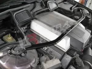 Ultra Racing BMW 7-Series E38 730/740 UltraRacing Front Upper Strutbar, référence TW2-735