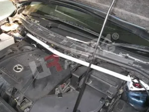Ultra Racing Mazda 5 CP 00+ UltraRacing 2-Point Front Upper Strutbar, référence TW2-761
