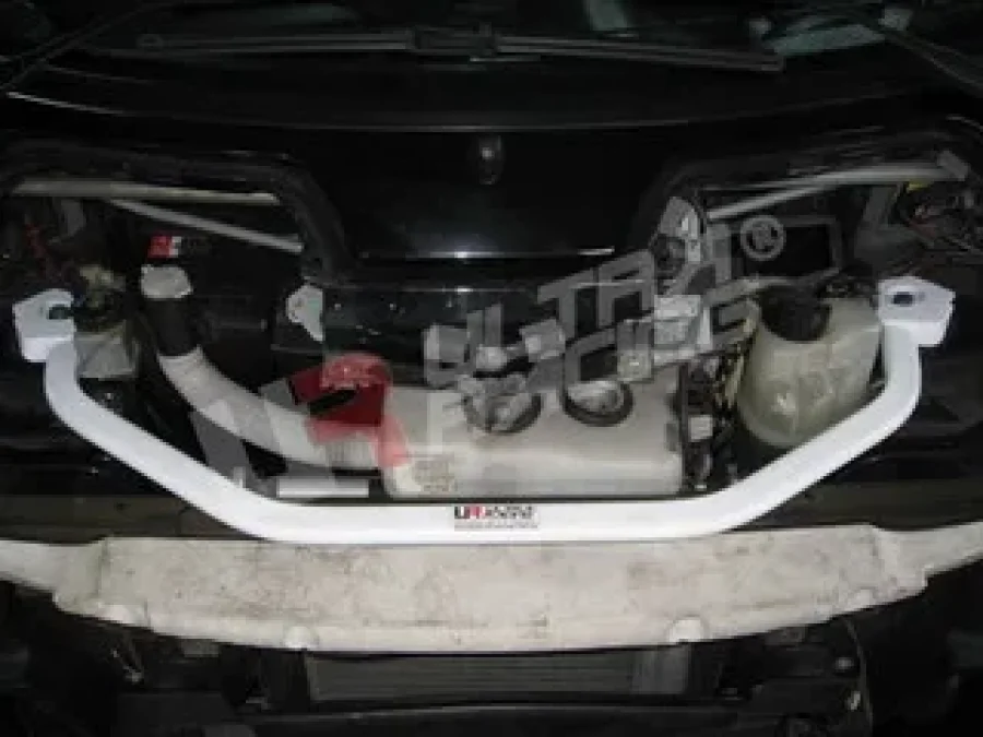 Ultra Racing Smart Fortwo 450 98-07 UltraRacing Front Upper Strutbar, référence TW2-769